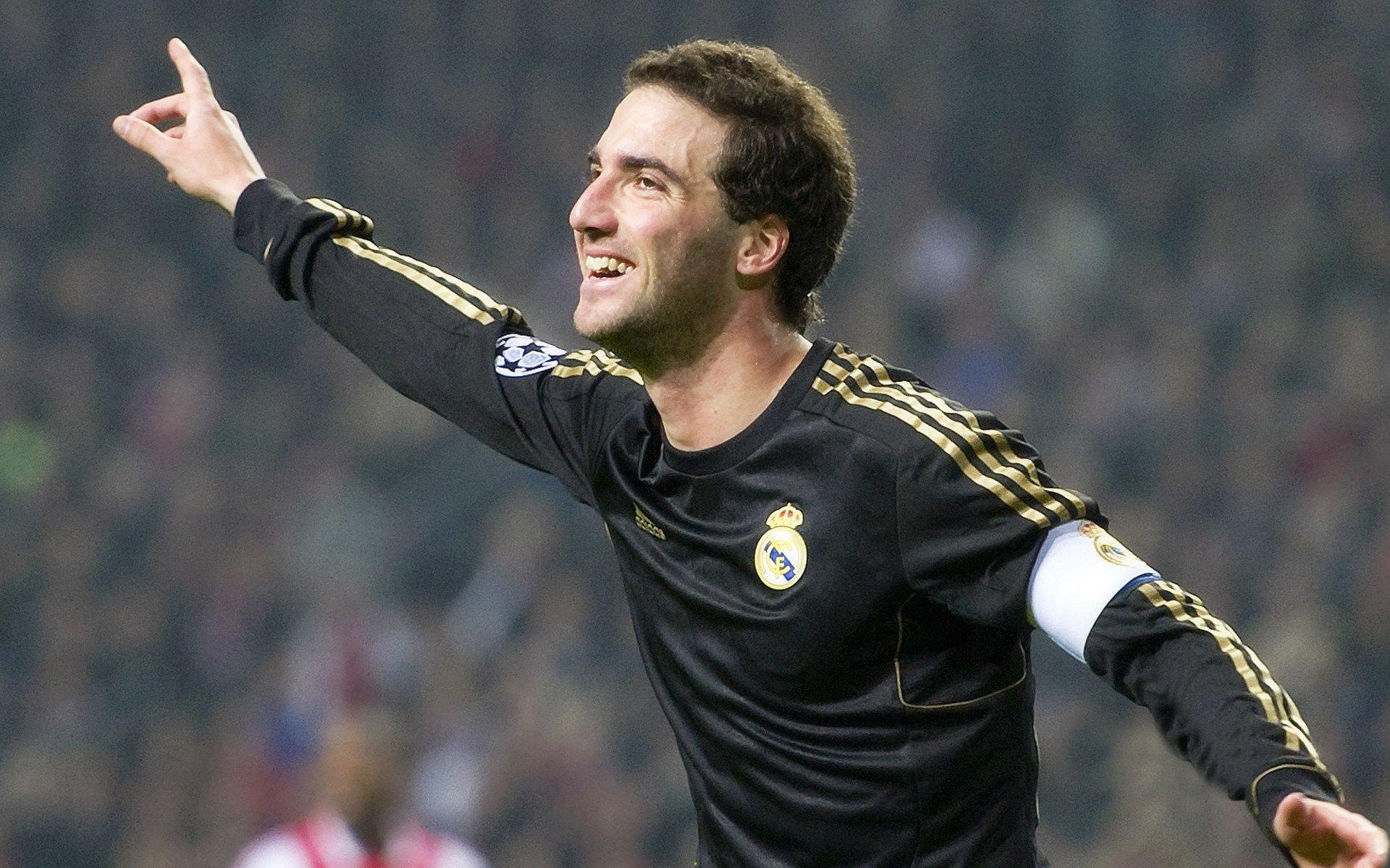 皇家马德里主场大胜巴塞罗那,西甲争冠格局再起波澜