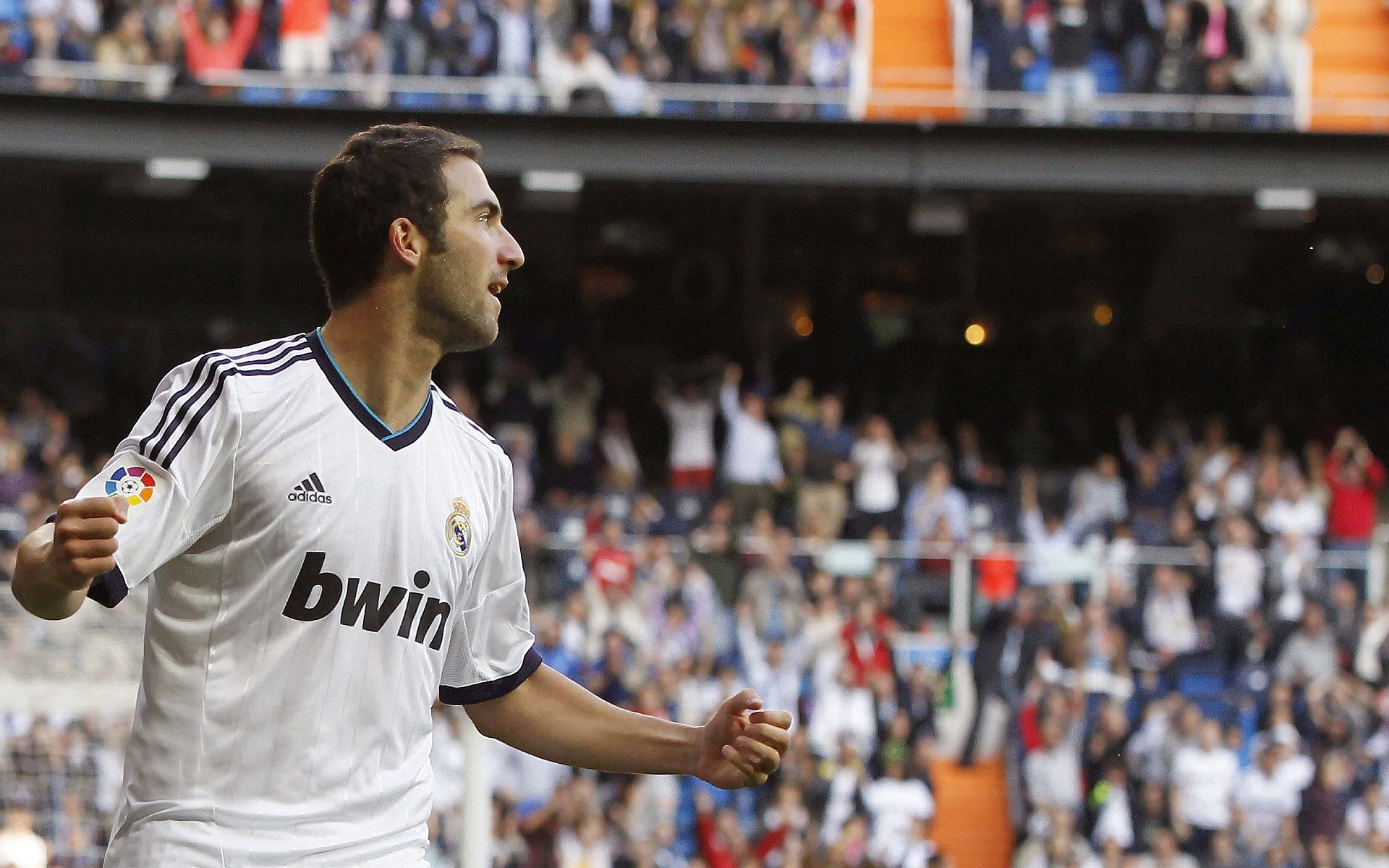 纳达尔强势回归红土赛场,法网前状态引关注